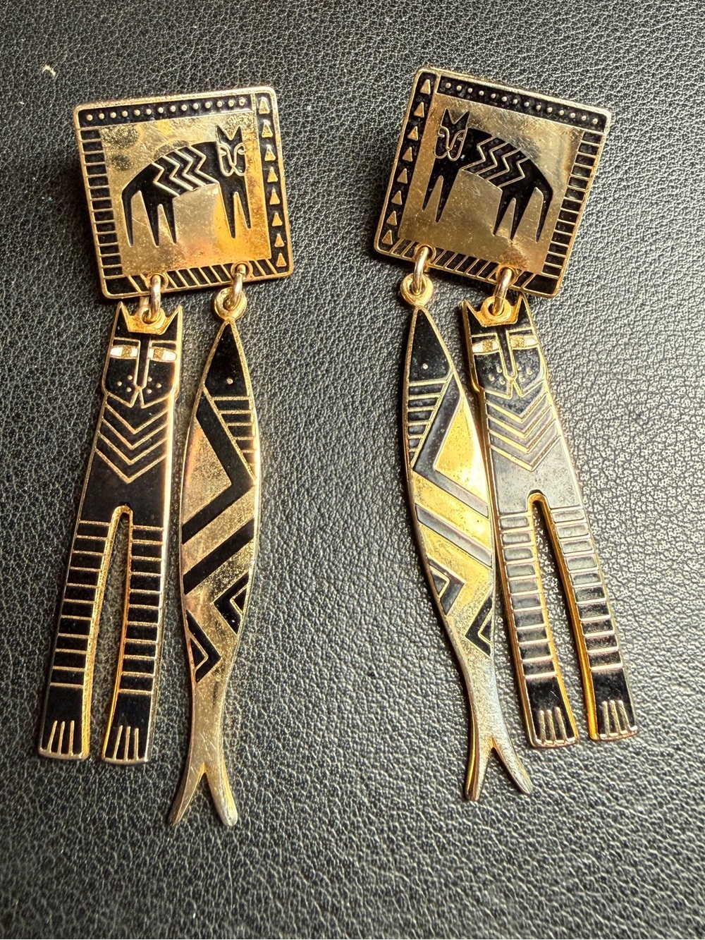 80s LAUREL BURCH CAT & FISH "CHARMS & RELICS" ENAMEL DANGLE EARRINGS
